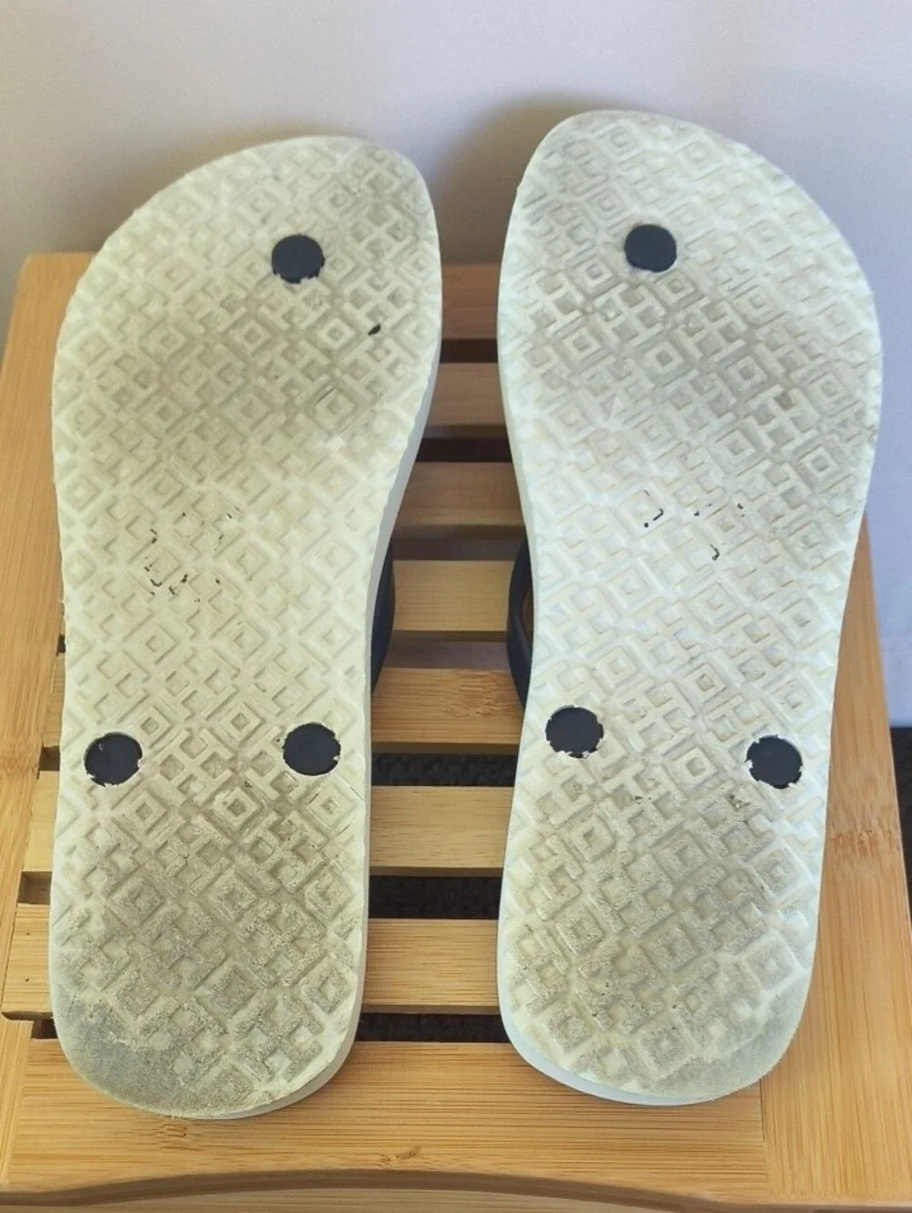 Tory Burch Lucky Charm Flip Flops Size 9.5